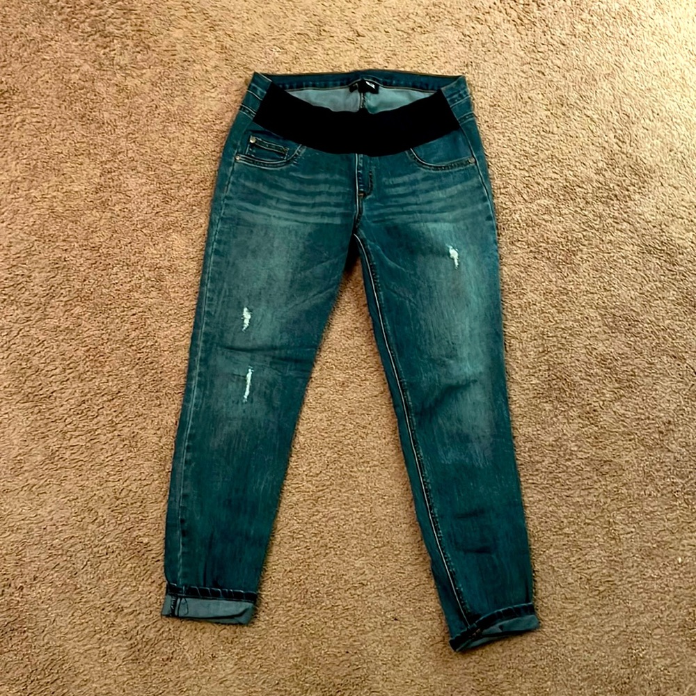 Maternity crop jeans
